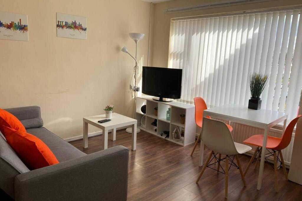 Apartmán Conveniently Situated 1Bed Apt In Stretford Manchester Exteriér fotografie